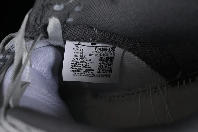 All Categories Nk SB Dunk Series Nk SB Dunk Low Low-top sneakers Nk Dunk Low "Light Carbon"​ Simple gray and white SB low-top casual sneakers FJ4188-100